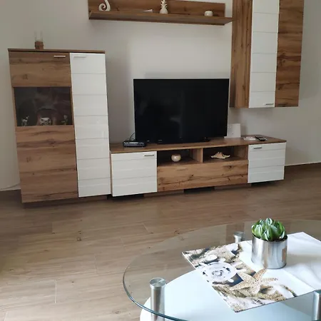 度假居 Modern & Bright, 150 M From The Sea 圣菲利普雅科夫