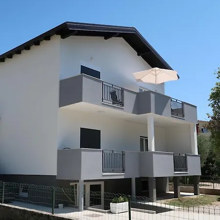 度假居 Modern & Bright, 150 M From The Sea 圣菲利普雅科夫