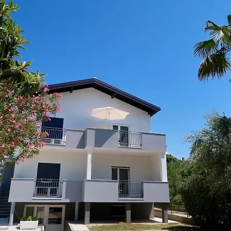 Modern & Bright, 150 M From The Sea 圣菲利普雅科夫