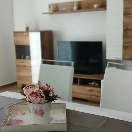 Modern & Bright, 150 M From The Sea 度假居 圣菲利普雅科夫