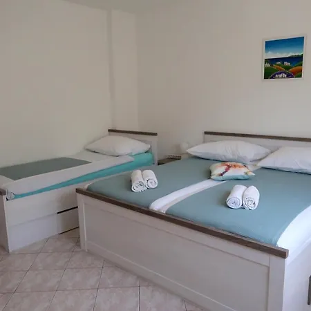 בית נופש Modern & Bright, 150 M From The Sea *